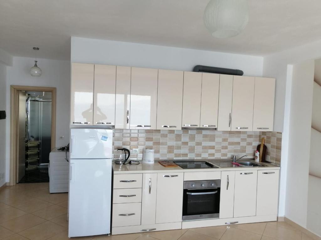 Bilal Golemi Sea View Apartment Sarandë エクステリア 写真